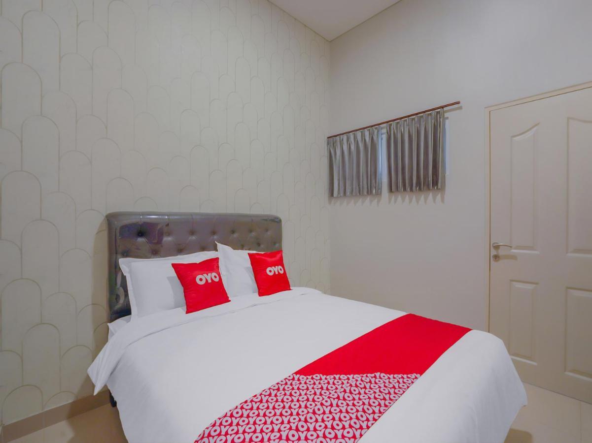 Super Oyo Capital O 90336 Olive Guest House Surabaya Eksteriør bilde